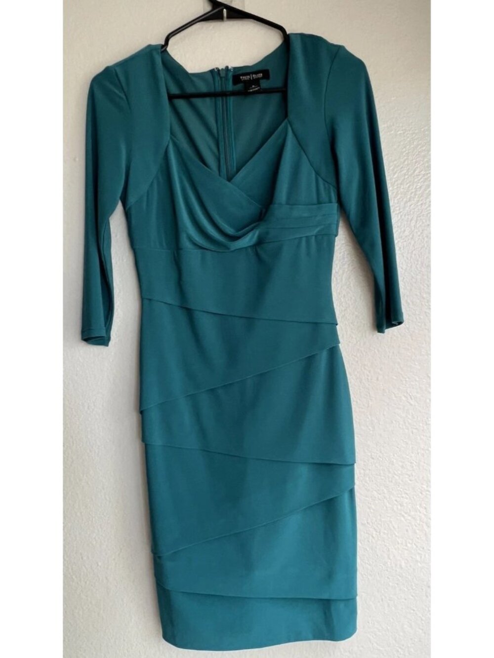 White House Black Market Blue/Teal Geen layered Form Fitting Dress Size 0
